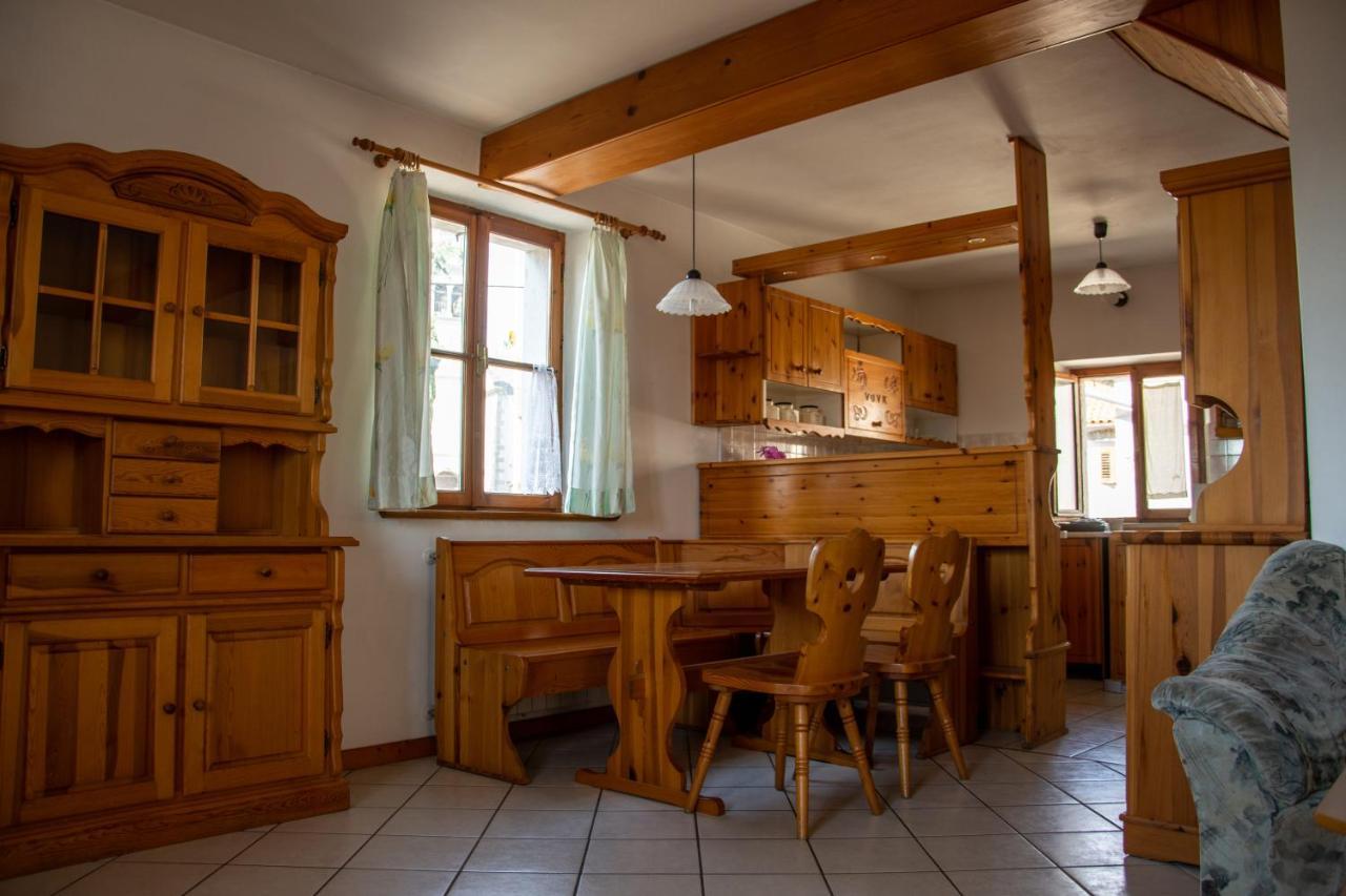 Apartma Na Skdnu Dutovlje Exteriér fotografie